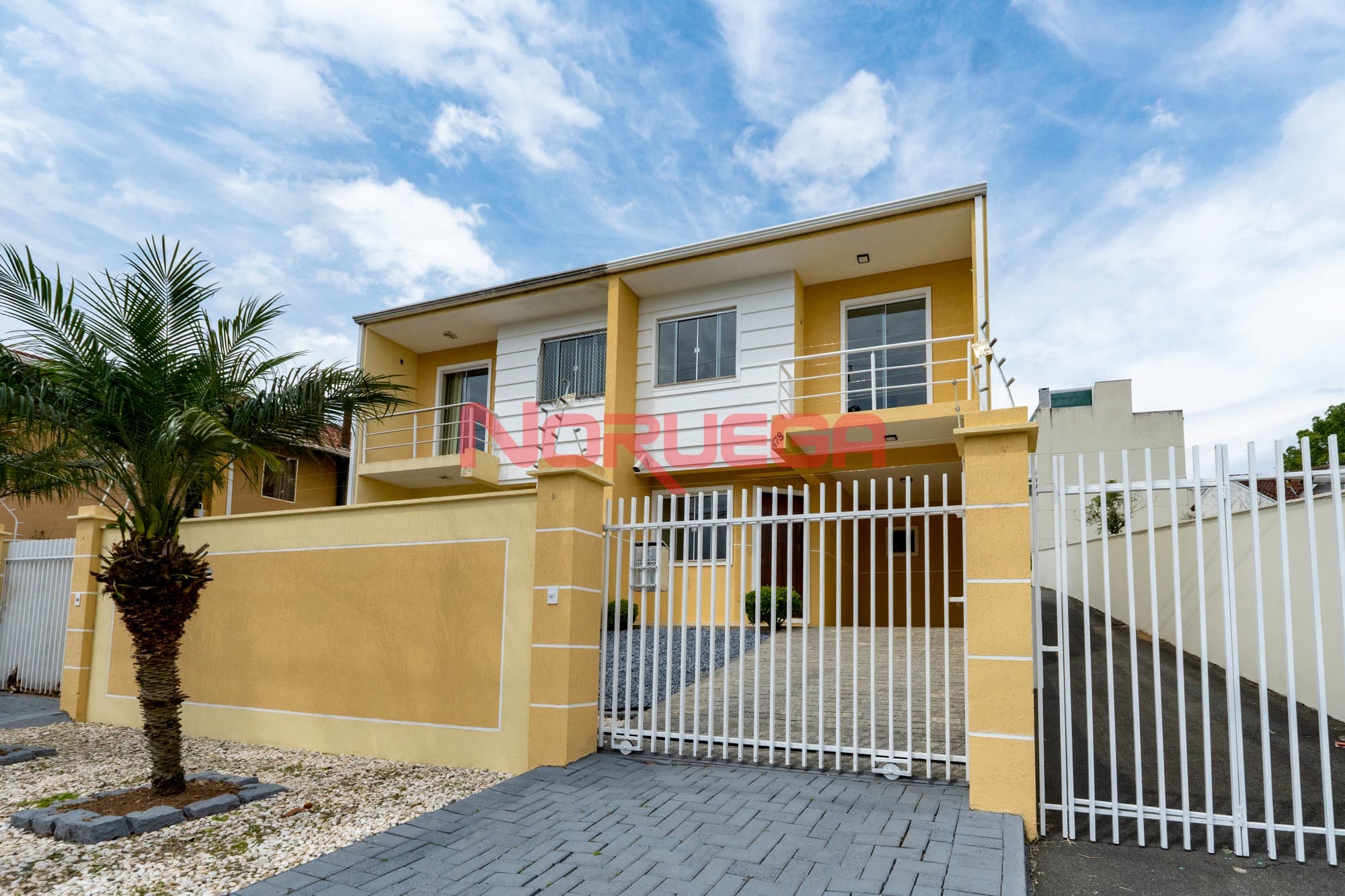 Casa para locação em Curitiba-PR, bairro Barreirinha: 3 quartos, 1 sala, 1 banheiro, 1 vaga de garagem, 115m².